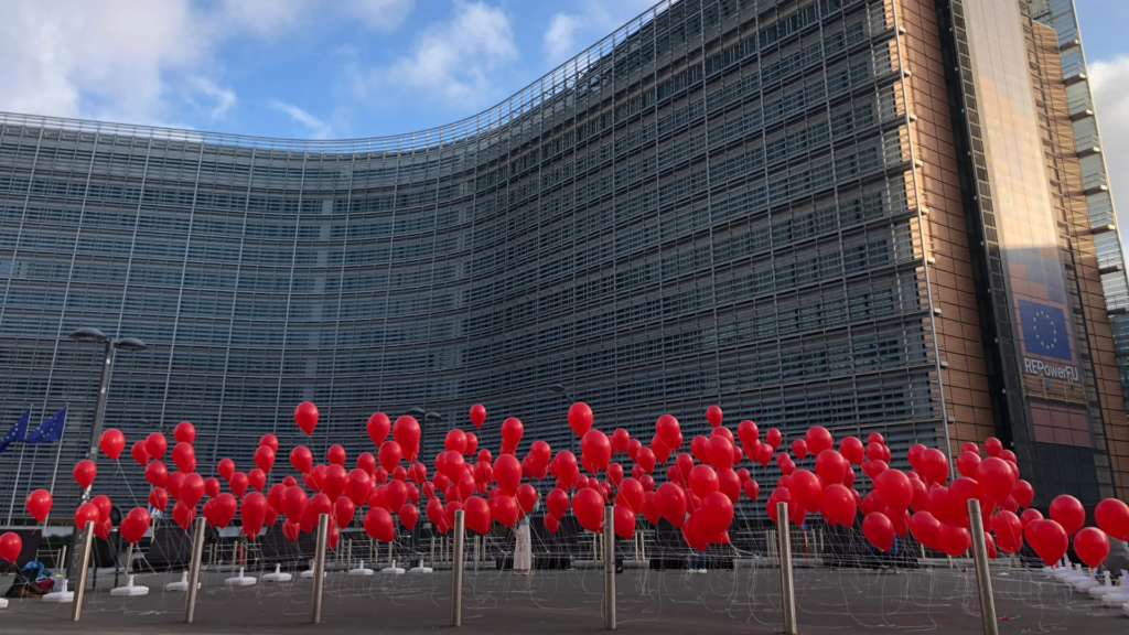 290 balloons in Brussels to urge political leaders to take action in Gaza