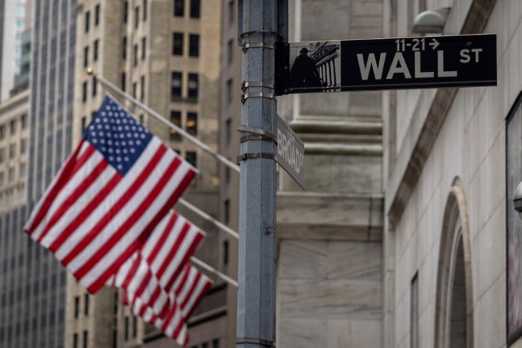 Wall Street experiences biggest selling spree in a year and a half