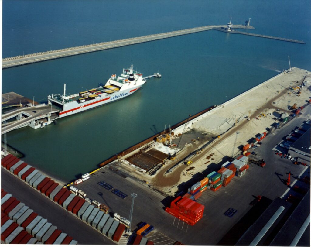 Ship invaded by exotic spiders blocked in Zeebrugge Port