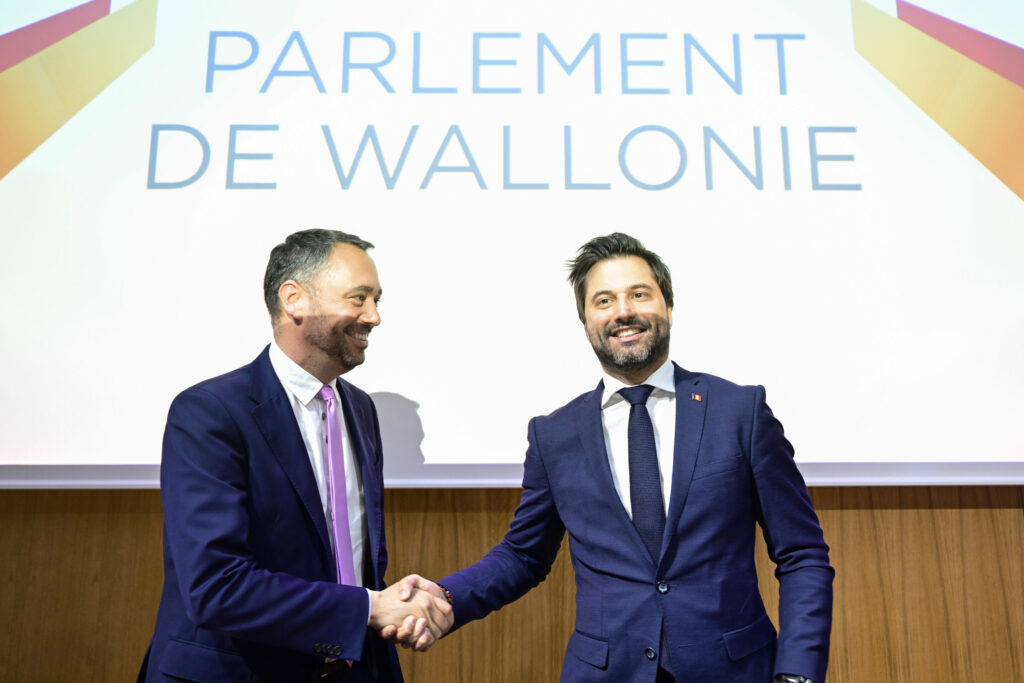 No smartphones in schools, €1.5 billion tax cut: What will the Walloon Government do?