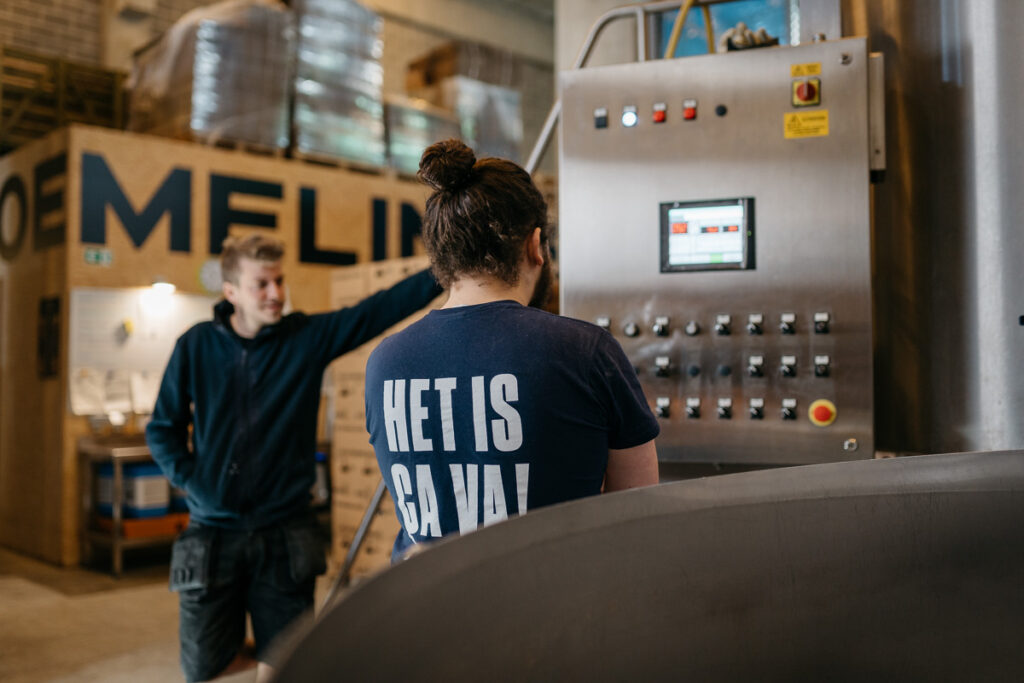 Brussels brewery hands over equipment to 'Amère à boire' cafés