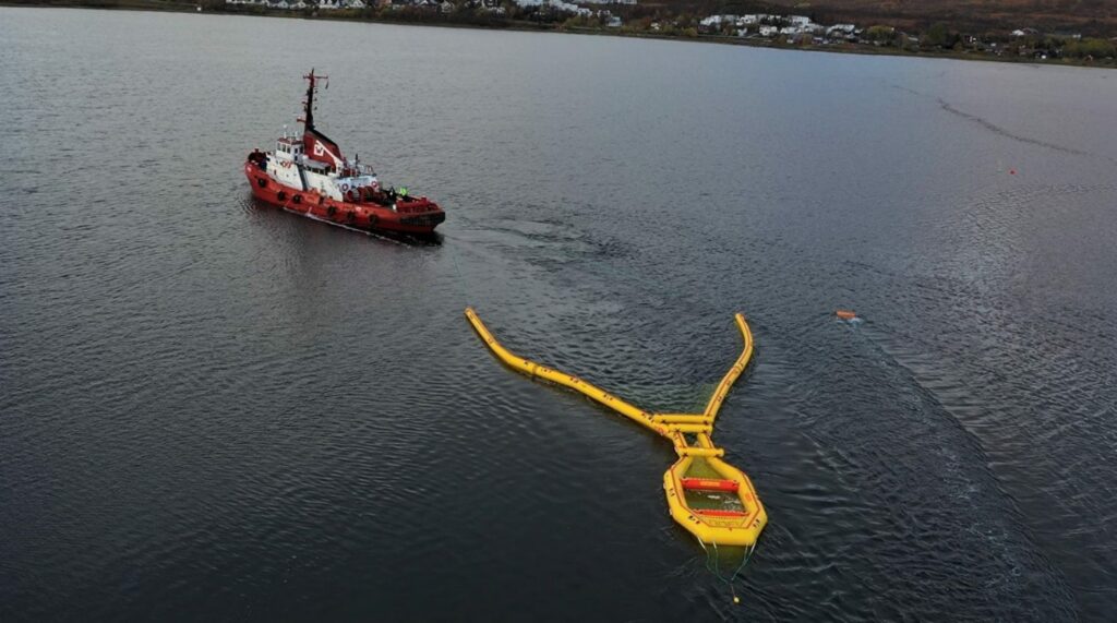 Inflatable boom to tackle oil spills unveiled in Ostend