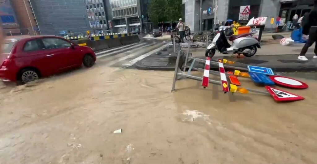 Brussels thunderstorm: Traffic chaos and tunnels flooded, one person injured