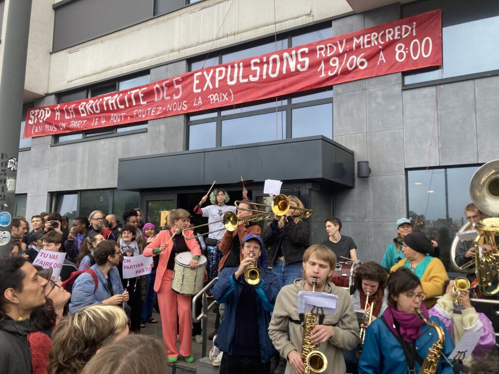 Asylum seekers and migrants rehoused from Ixelles building to Woluwe-Saint-Pierre