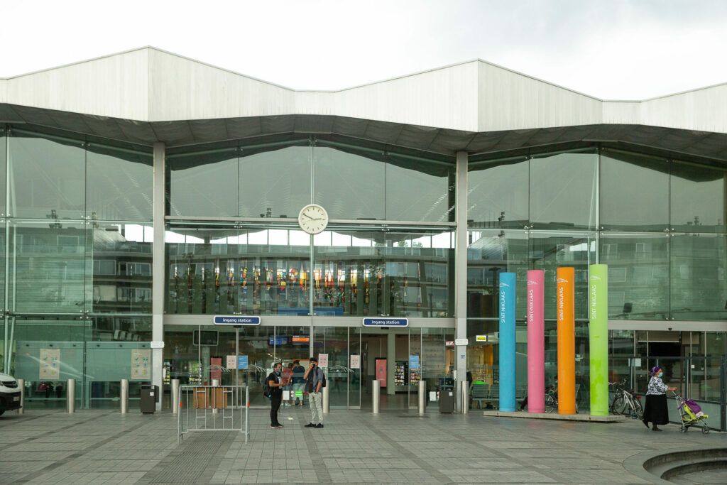 Man with blank firing gun arrested on train in Flanders