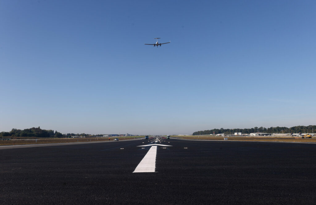 Charleroi Airport will complete runway repairs following Saturday's standstill