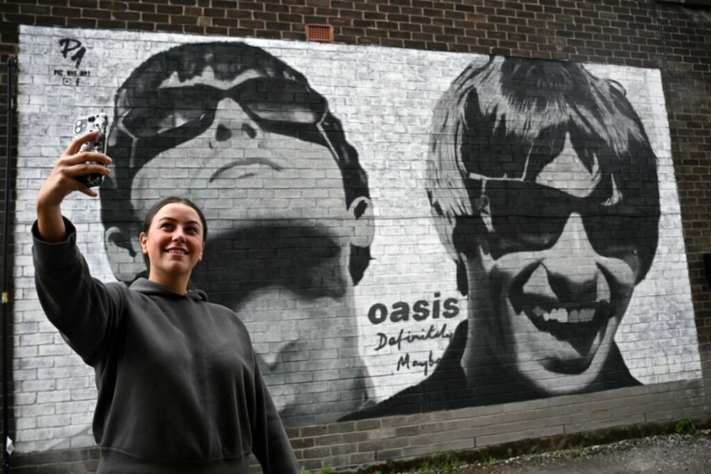 Tickets for Oasis reunion concerts sold for thousands of euros on the black market