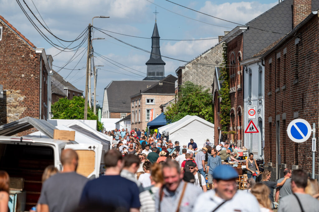 Belgium's biggest flea market attracts 200,000 people