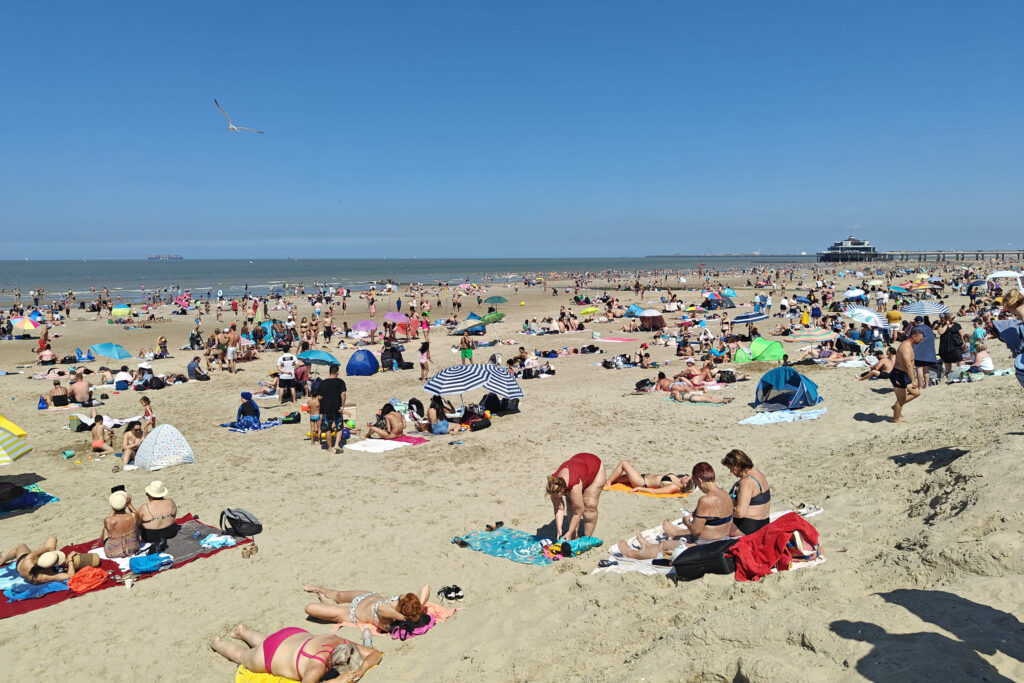 Scorching sunshine attracted record-breaking crowds to Belgian coast this weekend