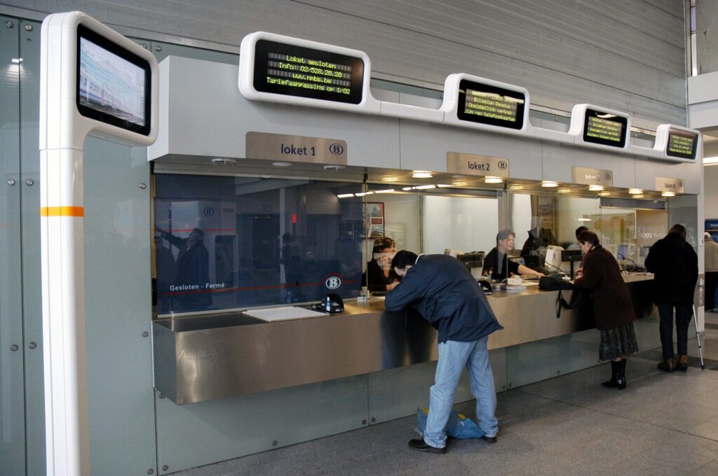 SNCB criticised for automation of ticket offices in Brussels and Wallonia
