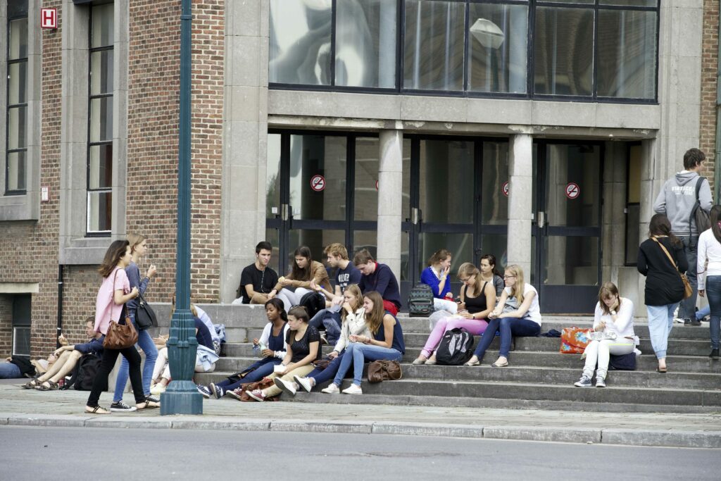 Students call for ‘urgent revision’ of Flemish grant system for higher education