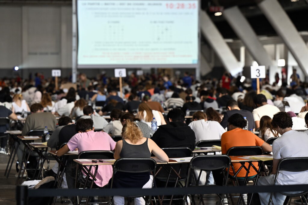 Some 5,500 students sit entrance exam for medical and dental studies