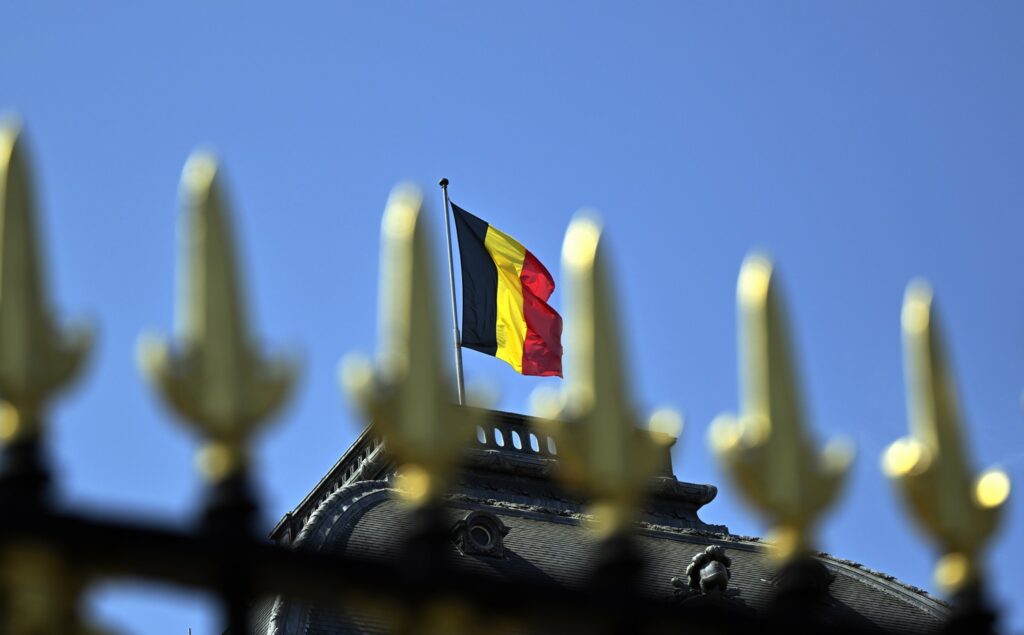 Belgium maintains its AA- credit rating, for now