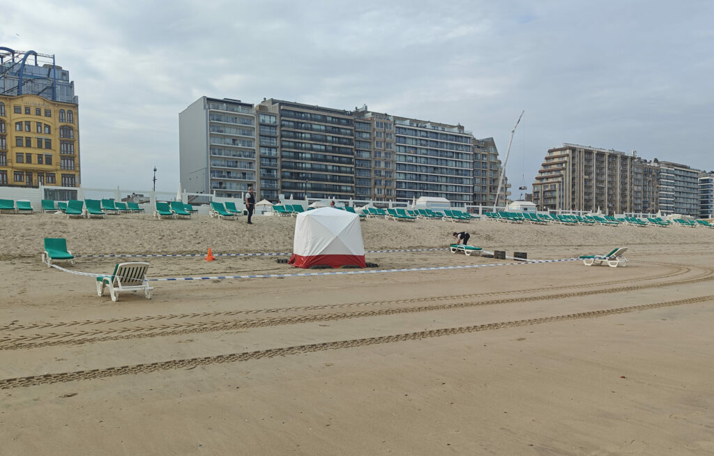 Man found dead on Blankenberge beach drowned, three friends arrested