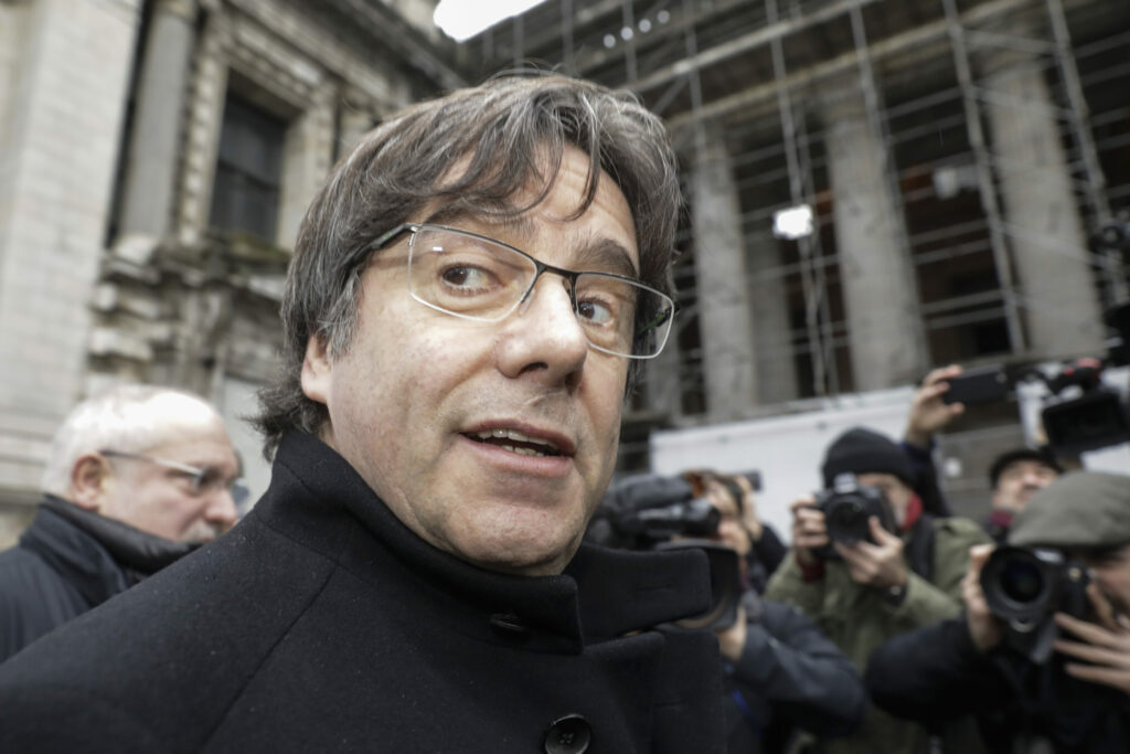 Exiled Catalan leader bids goodbye to Belgium despite arrest risk
