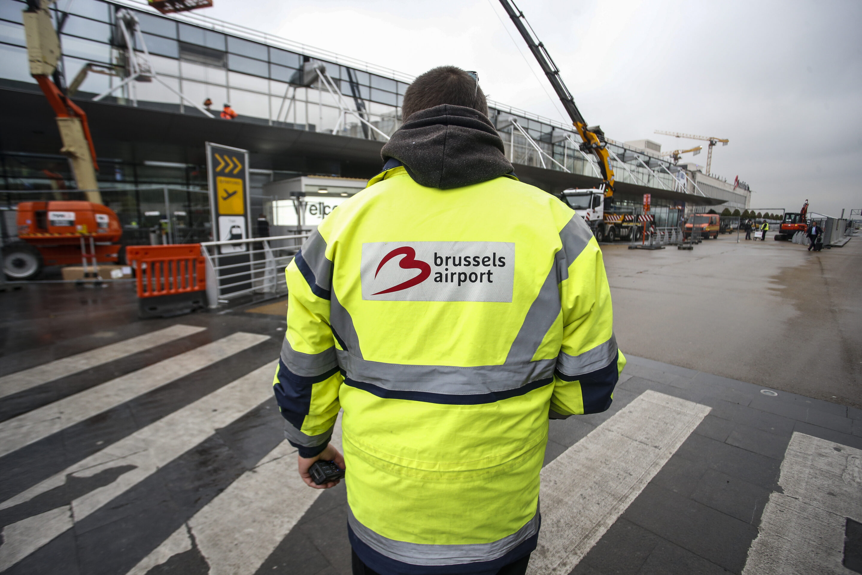 Unsafe, underpaid: Why security guards in Belgium are joining the strike today