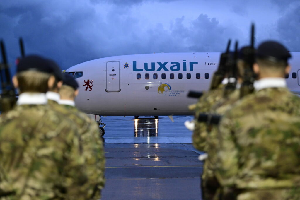 The Pope's plane lands in Brussels in a thunderstorm