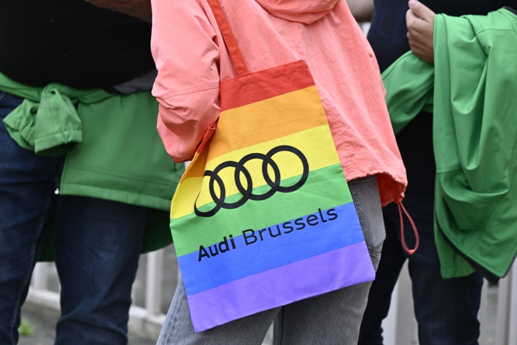 Brussels Audi workers demonstration extended to entire car sector