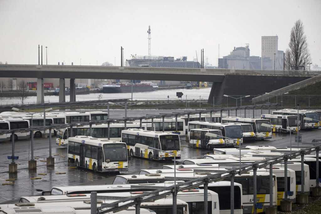 Only half of trams and buses running in Antwerp due to union action