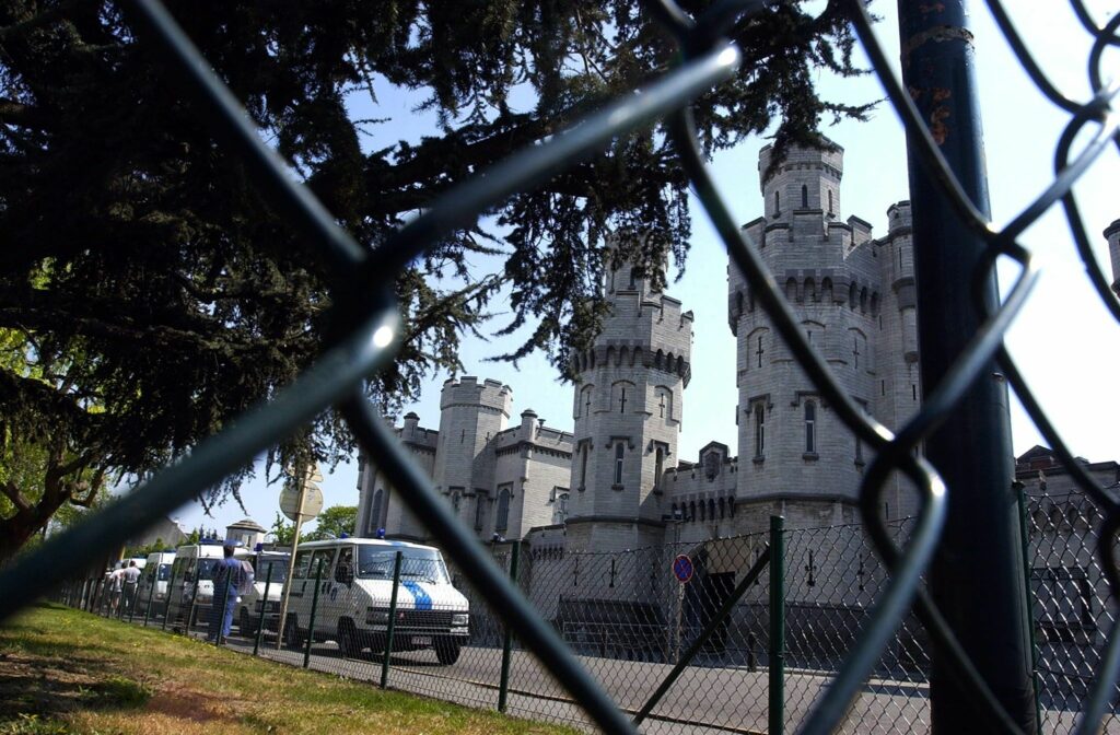 'Insufficient' prison officers to provide basic services to inmates in Belgium