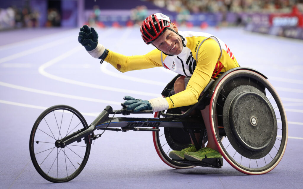 Peter Genyn gives Belgium its third medal, winning bronze in the 200 metres