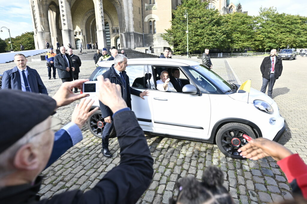 Pope Francis captivates Belgium but Church abuse overshadows meetings