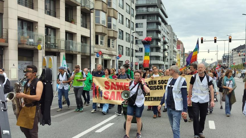 Hundreds march against rise of far right through the streets of Brussels