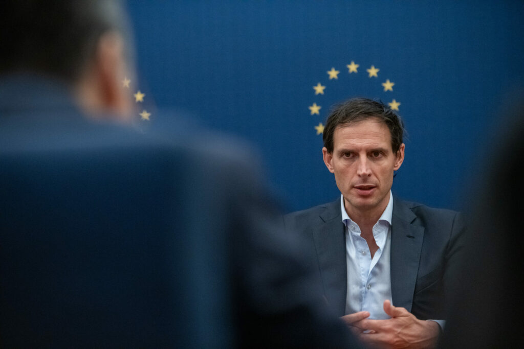 EU attacks China's 'clearly disappointing' new climate target