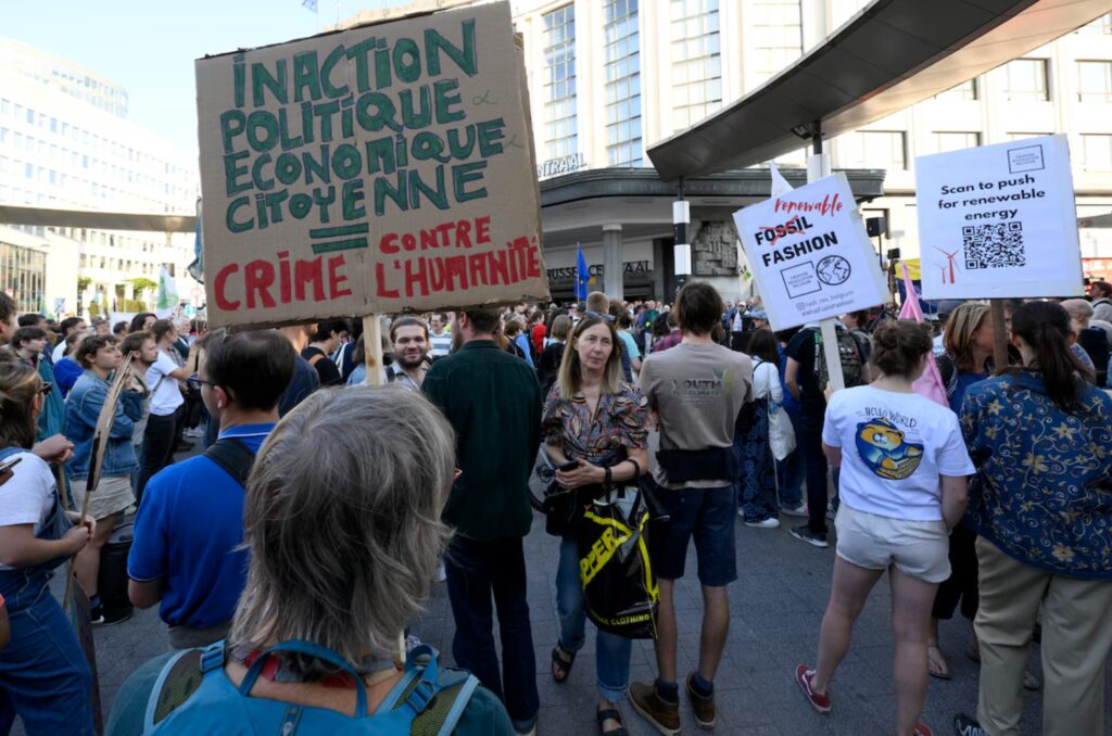 700 march in Brussels for 'livable future'