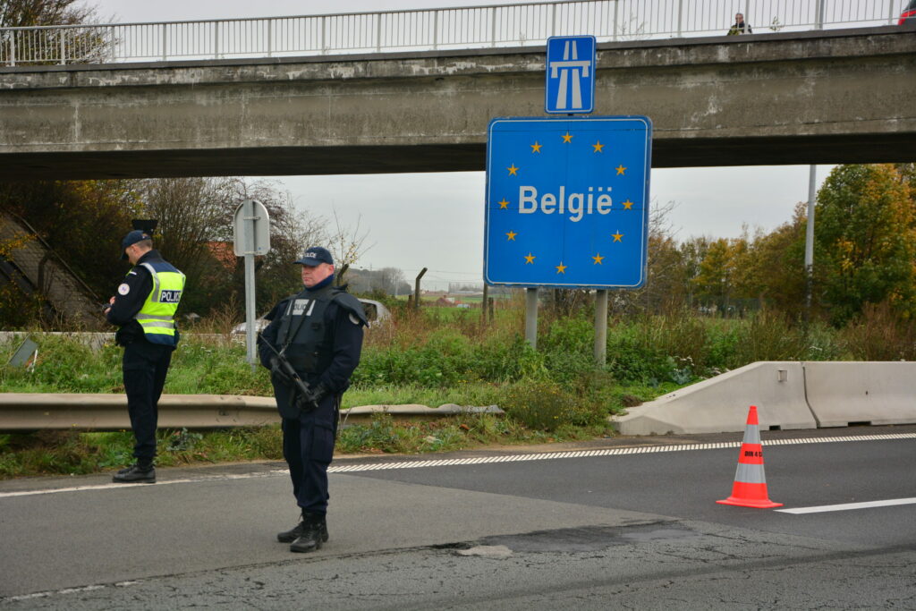 France to temporarily reintroduce checks at borders, including with Belgium