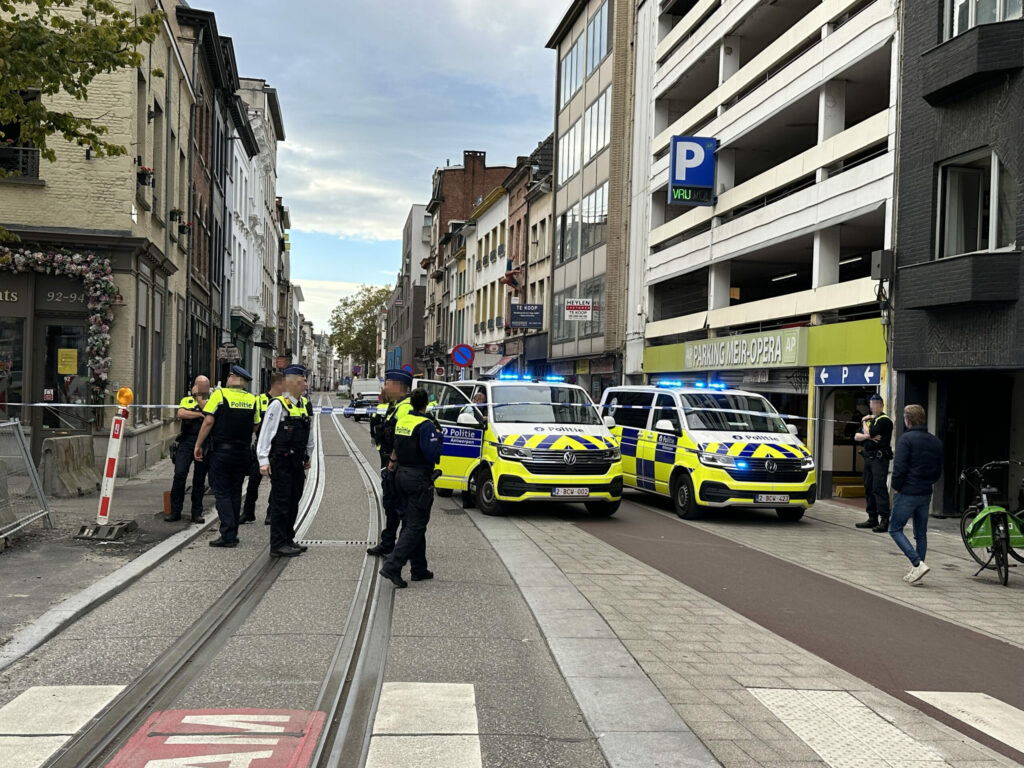 Three seriously injured in shooting in Antwerp city centre
