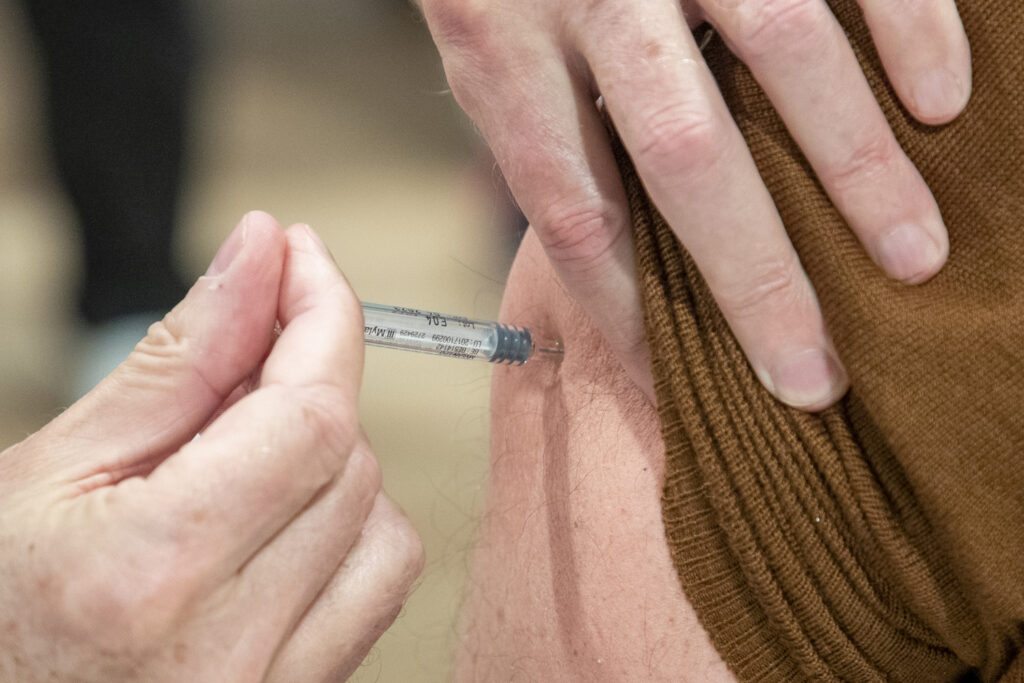 Belgian pharmacists authorised to administer flu vaccine for another year