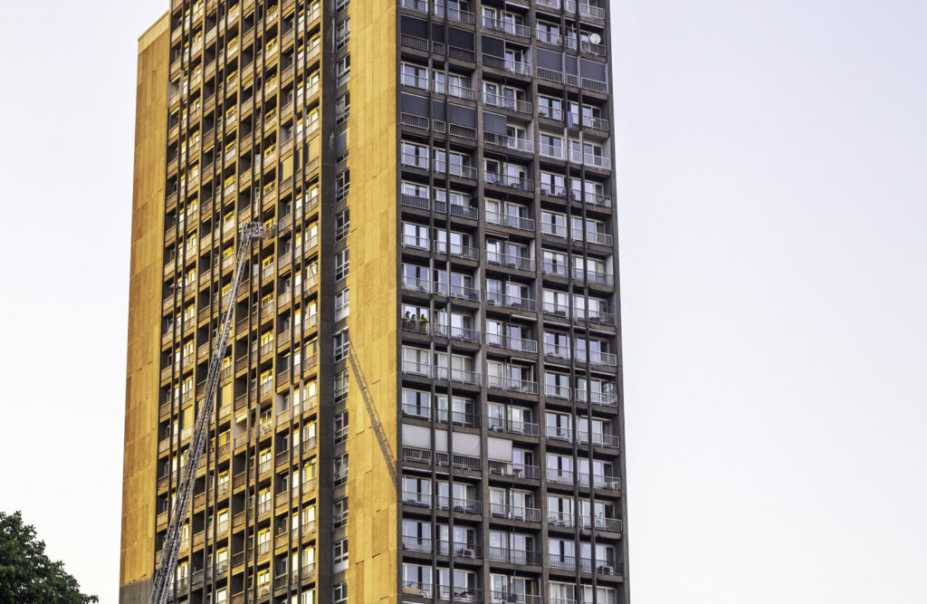 Residents of Liège building begin retrieving their belongings