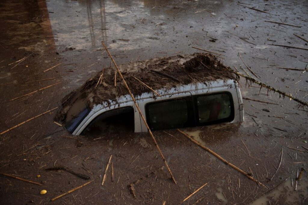 Spain: Over 70 dead in floods in Valencia, EU offers support