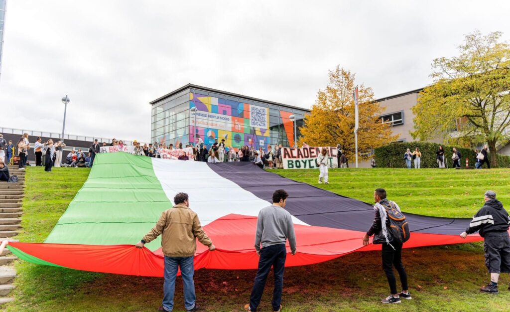 One hundred students rally for Palestine on VUB campus