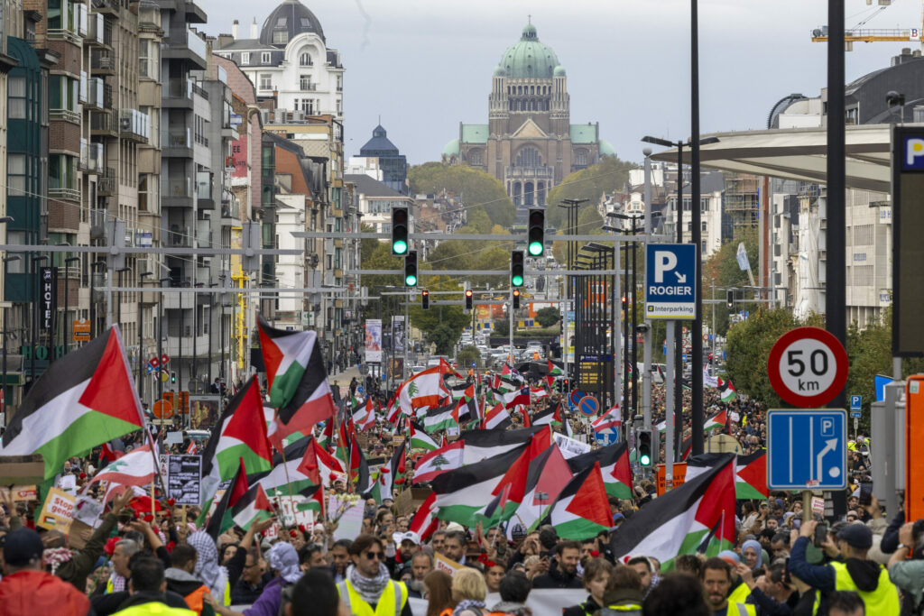 At least 32,000 march in Brussels for a ceasefire in Gaza and Lebanon