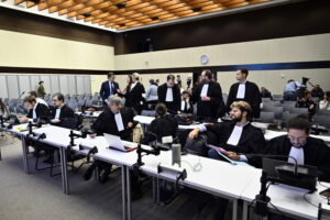 Former lawyer gets 40 months in jail for threatening prisoner
