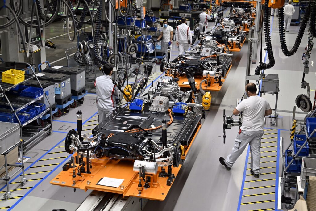 'A wake-up call': Record job losses in European automotive industry