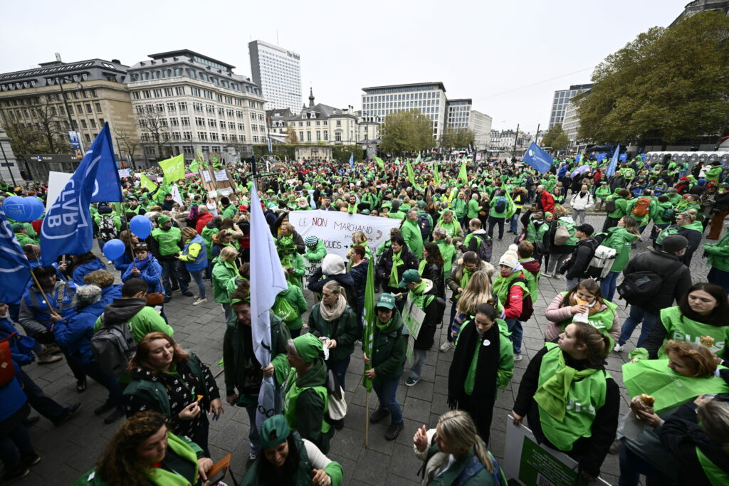 Around 25,000 marched through Brussels for better public services (photos)