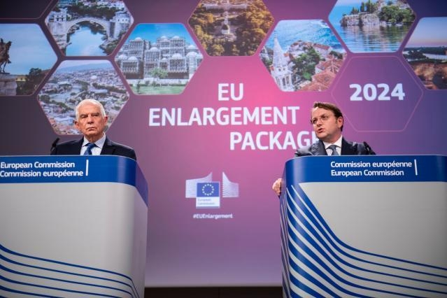 EU Enlargement: Historical package with 10 candidate countries without clear frontrunner