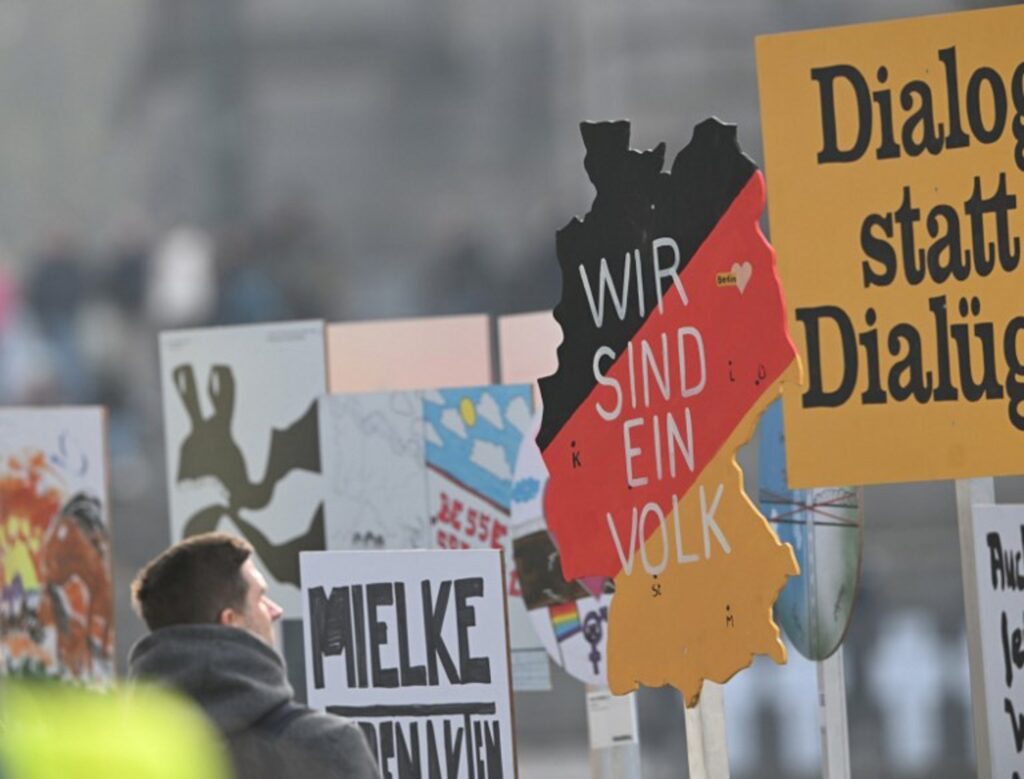 A Germany in crisis commemorates 35 years since fall of Berlin Wall