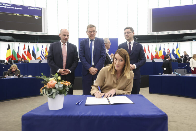 EU signs off on nearly €200 billion budget for next year