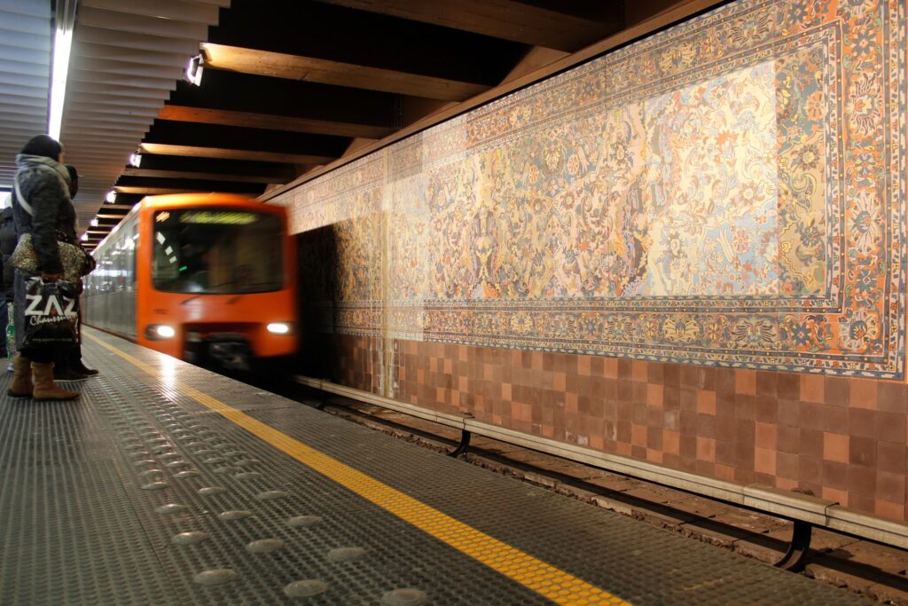 Brussels metro station Simonis evacuated after bomb threat