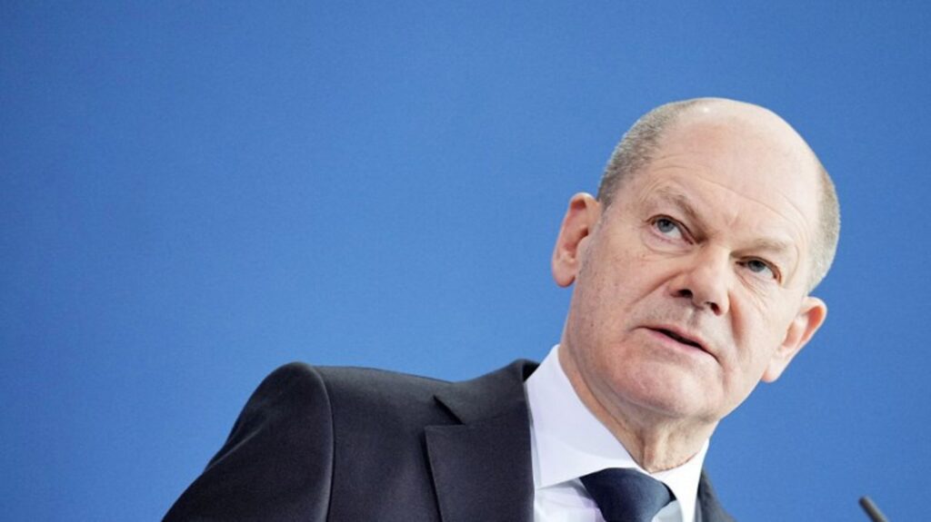 Scholz urges Putin to negotiate in their first conversation for two years