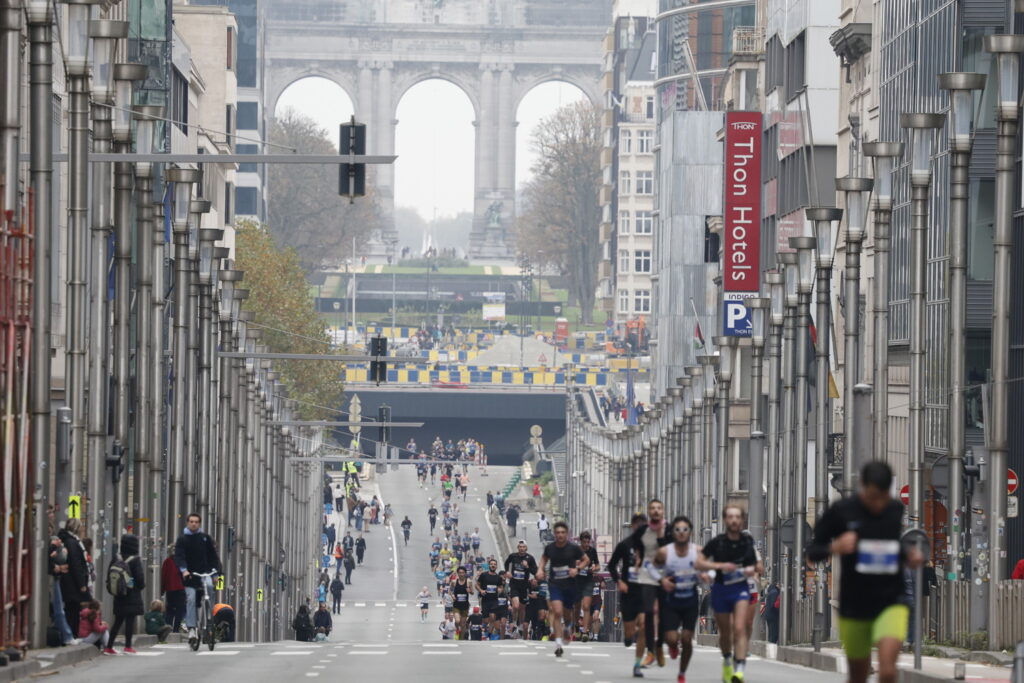 Thousands of runners finish marathon in Brussels