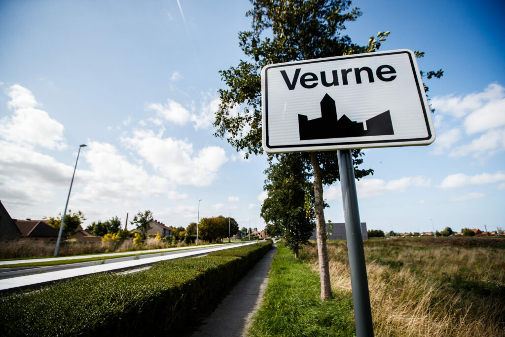 Cyclist dies after crashing into canal in Veurne