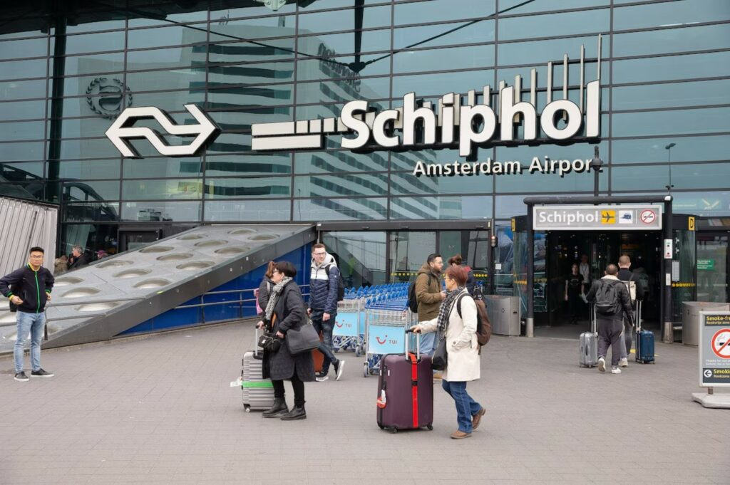 Heavy fog cancels hundreds of flights at Amsterdam and Eindhoven airports