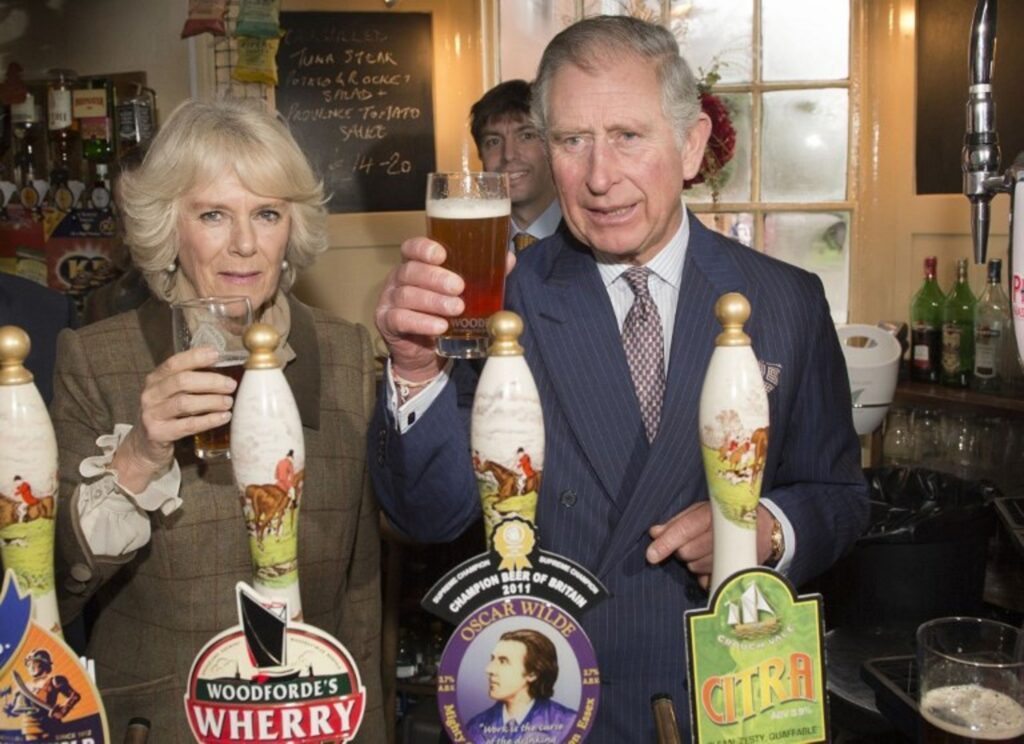 Number of pubs in UK continues to decline