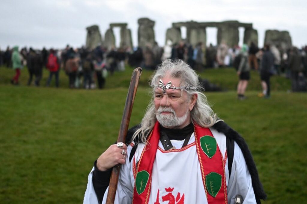 UK: Thousands celebrate winter solstice at Stonehenge