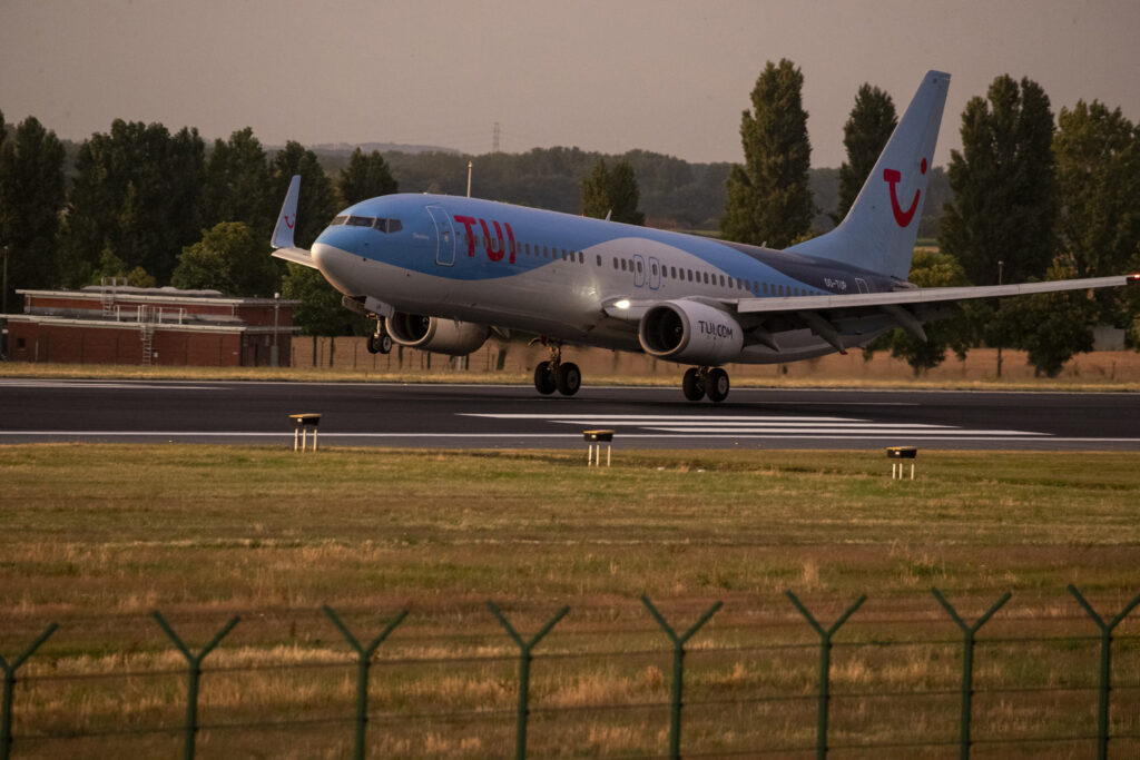 TUI flight struck by lightning, forced to turn back to Brussels Airport